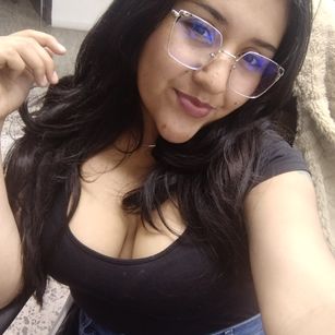 Model - Emily and artur squirt