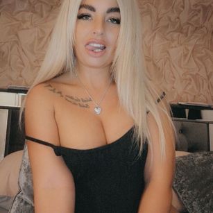 Model - LusciousLayla faketits