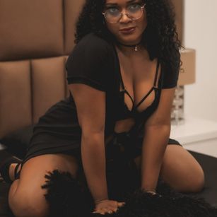 Model - RoxieLewis bigboobs