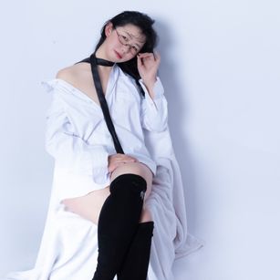 Model - Barbaraqiqiqi obedience