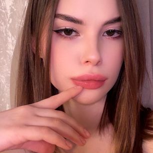 Model - Eva Gallager sph