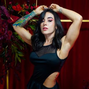 Model - EveBrown brunette