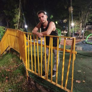 Model - Leo Bonucci masturbacion