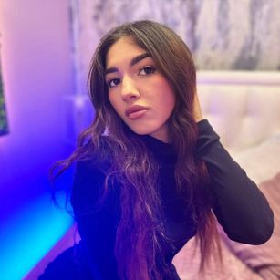 Model - Lillian petite