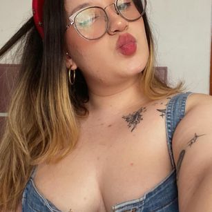 Model - Valerie feet