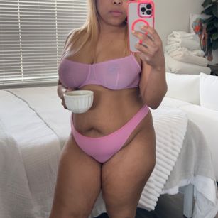 Model - prettycheek footfetish