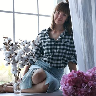 Model - LunaDreamer playfull