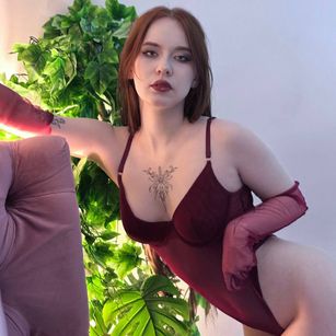 Model - Lalisa smoking