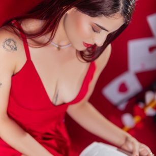 Model - CloeSweet striptease