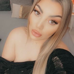 Model - Lady.crisa vibrator