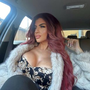 Model - FoxySweet striptease