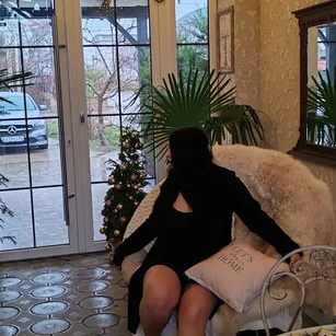 Model - Greta_Tamar stockings