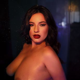 Model - AnneMay anal