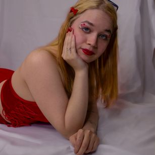 Model - Alice bigboobs