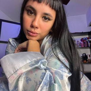 Model - Moli Myers feet