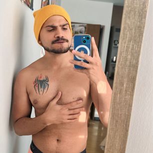 Model - manujfo shaved