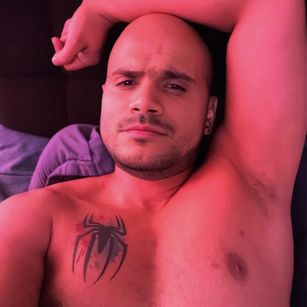 Model - manujfo shaved