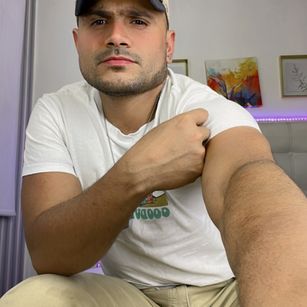 Model - manujfo bald