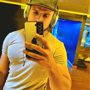 Model - manujfo atmdildo