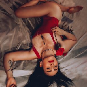 Model - Ela swift mature