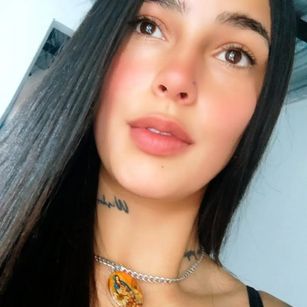 Model - jhoana latina