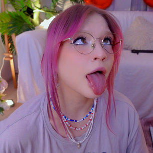 Model - Sonya deepthroat