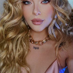 Model - Melissa Bellini fetish