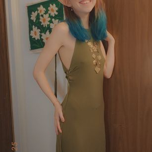 Model - Holly vibrator