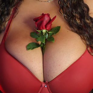 Model - Lynn Jones blowjob