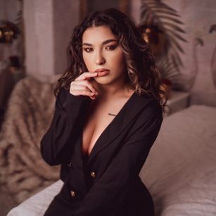 Model - DaphneWynn highheels