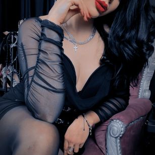 Model - Edith Fuchs latex