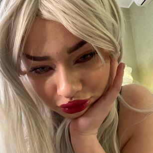 Model - Cartier feet