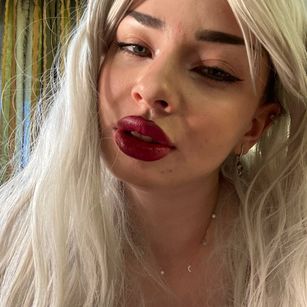 Model - Cartier dildo