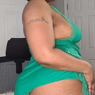 Model - Nina Jones XXX nails