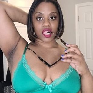 Model - Nina Jones XXX cumeating