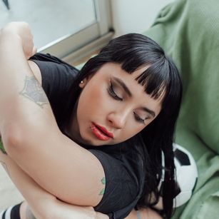 Model - Moli Myers latina