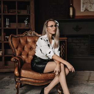 Model - LisaDaisy lingerie