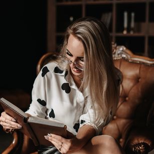 Model - LisaDaisy stockings