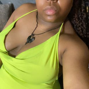 Model - Cat Lady Apple girlfriend