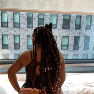 Model - Cat Lady Apple glasses