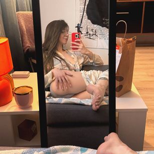 Model - LisaLoon young