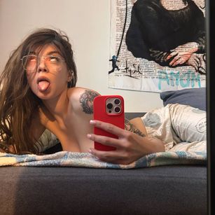 Model - LisaLoon squirt