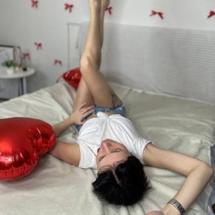 Model - KiraWeb lovense