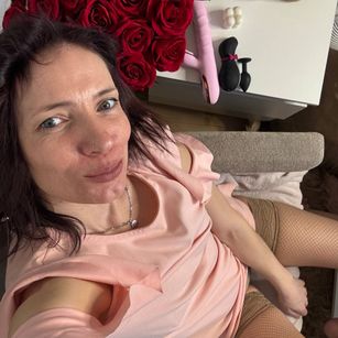 Model - KiraWeb smalltits