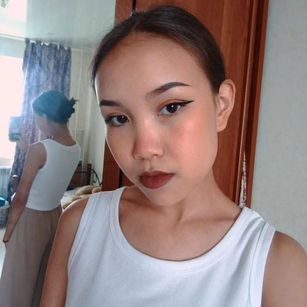 Model - Britney petite