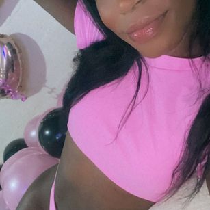 Model - Danna Squirty dildo