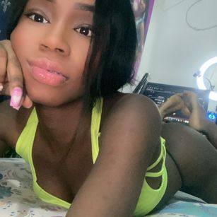 Model - Danna Squirty petite