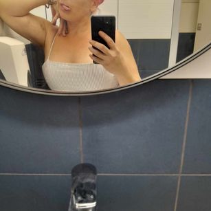 Model - Bella Tellbella