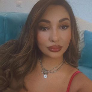 Model - YaaraCollins feet