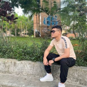 Model - ander salesak bigballs